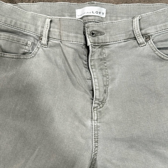 LOFT Pants - LOFT green cropped pants